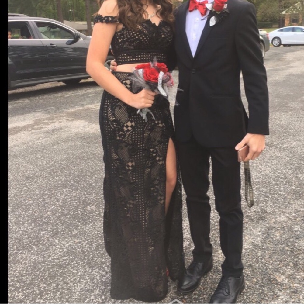 Ellie Wilde Two piece formal/prom dress with slit!